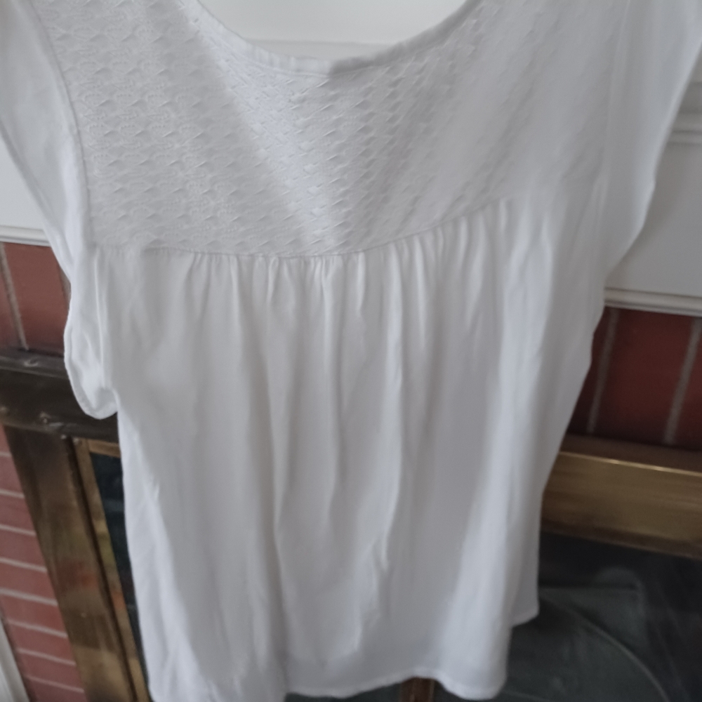 Gap white shirt med.